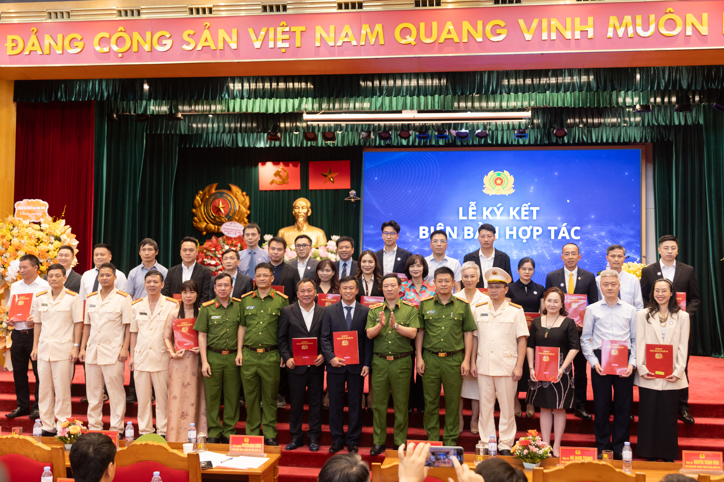 AgriS hợp tác cùng Trung tâm Sáng tạo, khai thác dữ liệu - thúc đẩy hạ tầng dữ liệu nông nghiệp, hướng đến hình thành Trung tâm dữ liệu trồng trọt quốc gia 