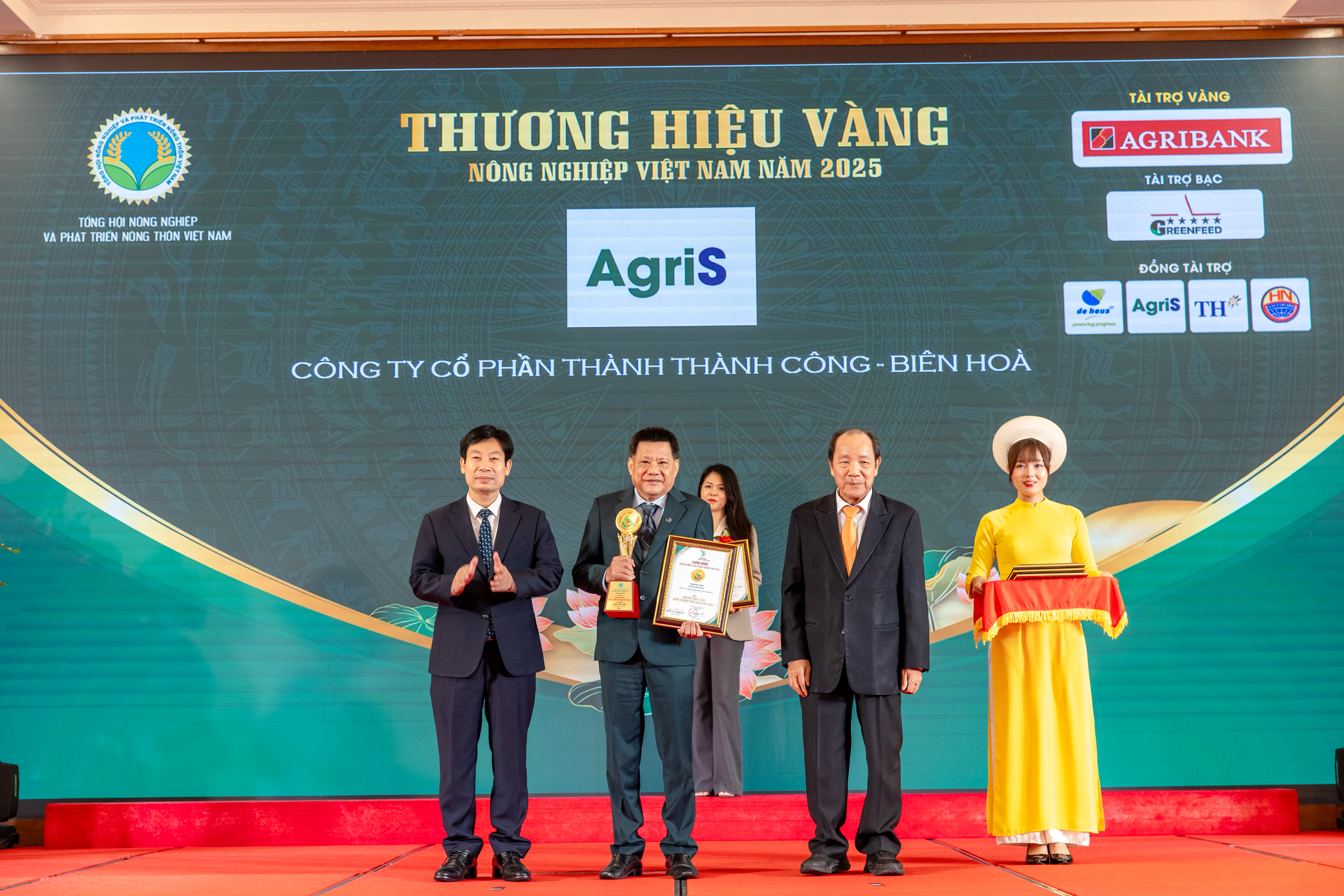Đường Biên Hòa và Phân hữu cơ BIOTANI của AgriS được vinh danh “Thương hiệu Vàng Nông nghiệp Việt Nam 2025” 