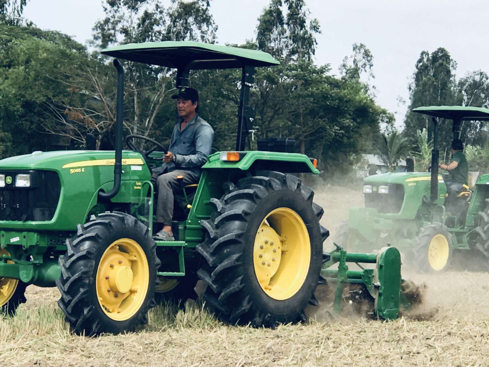 Trình diễn máy kéo John Deere chất lượng hàng đầu thế giới